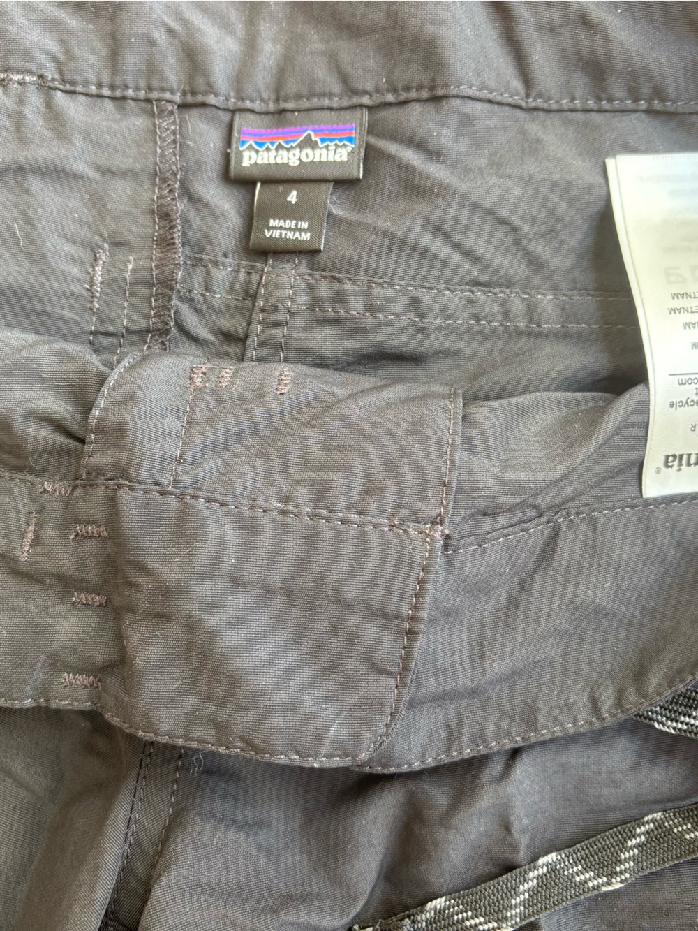Patagonia olive green women’s board short - Picture 4 of 4